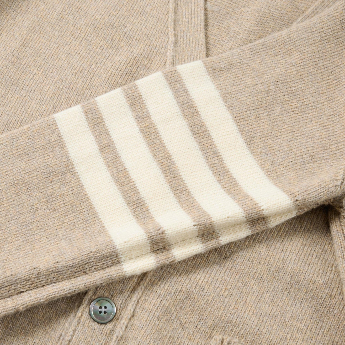 New round neck knit cardigan