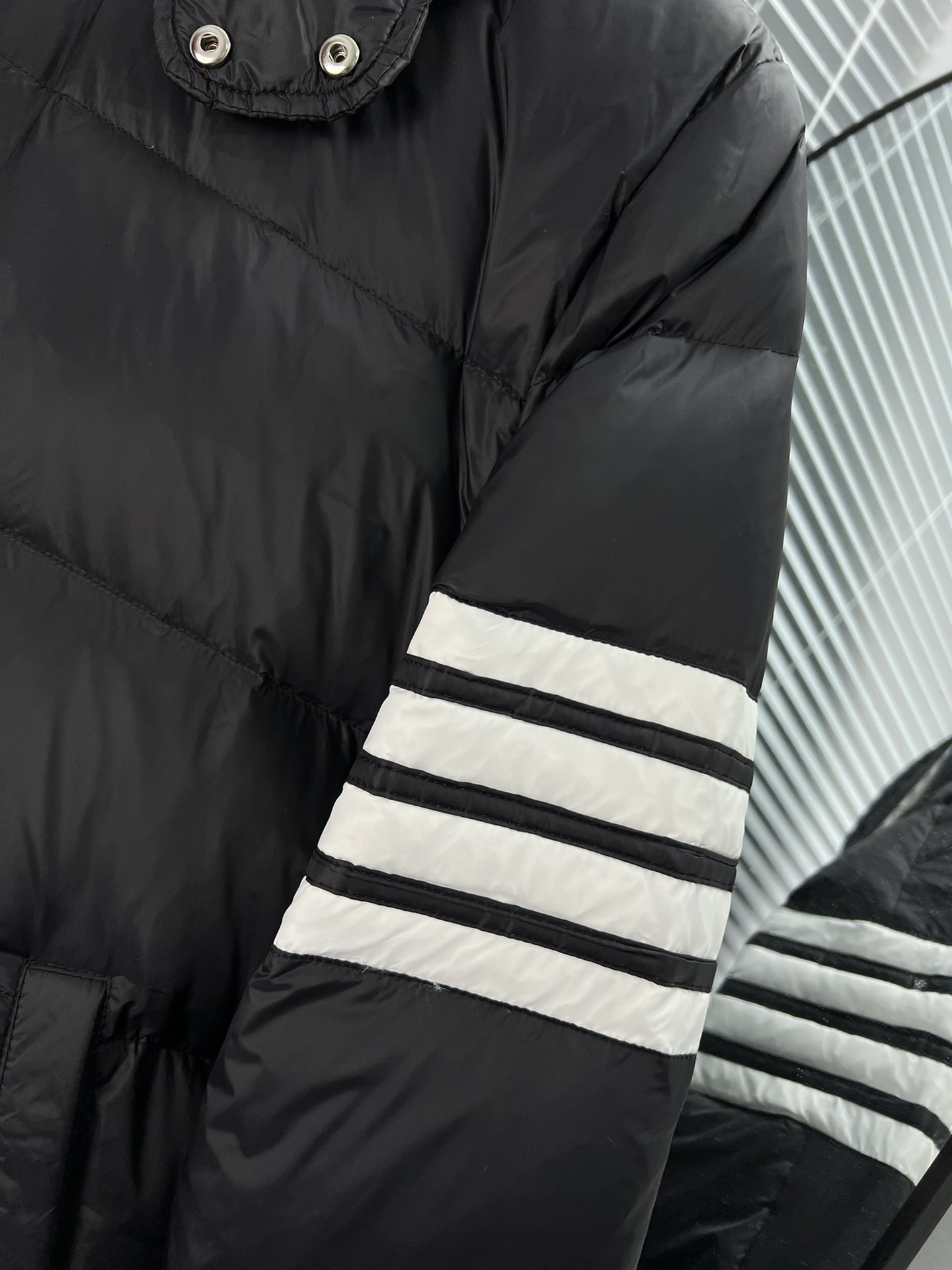Top-grade mid-length down jacket