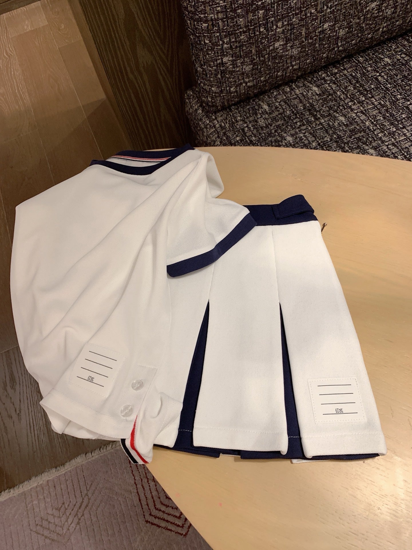 T-shirt pleated skirt