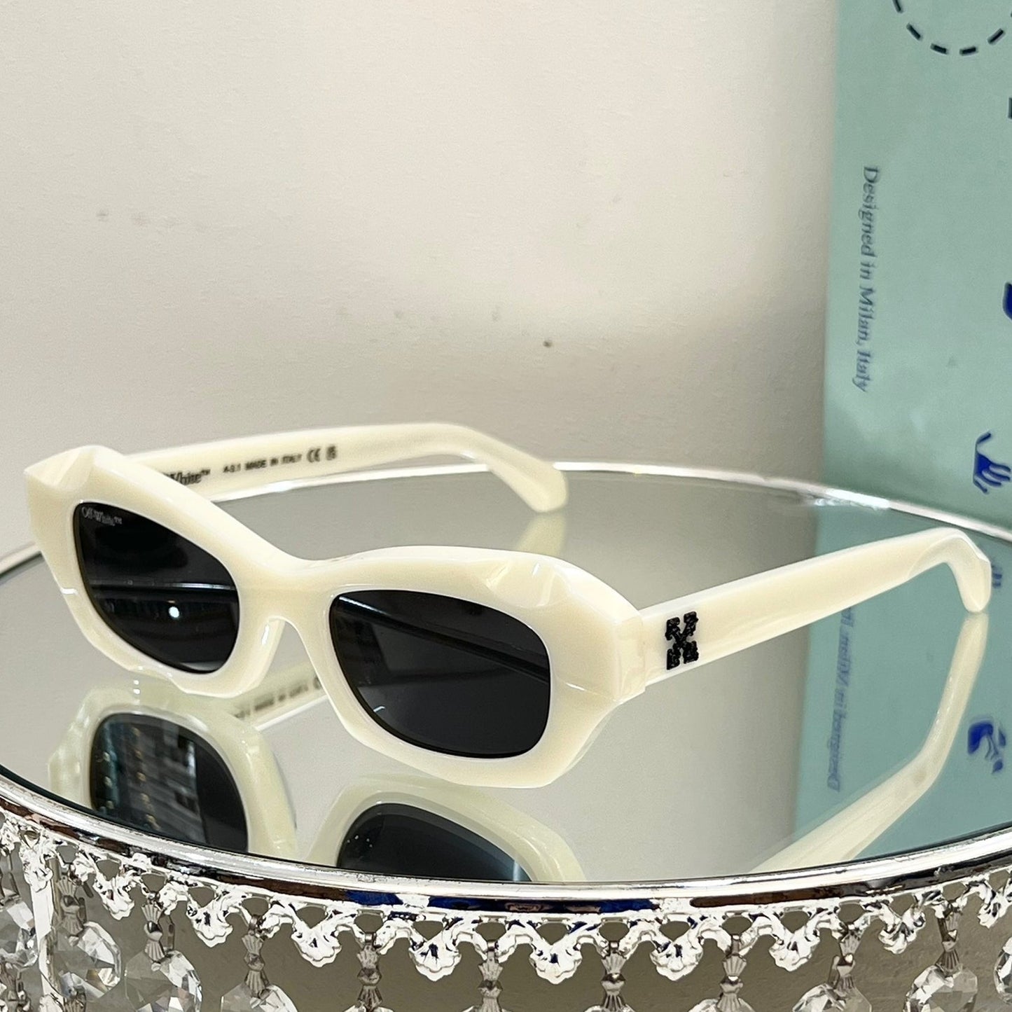 OFF Arrow logo sunglasses#092