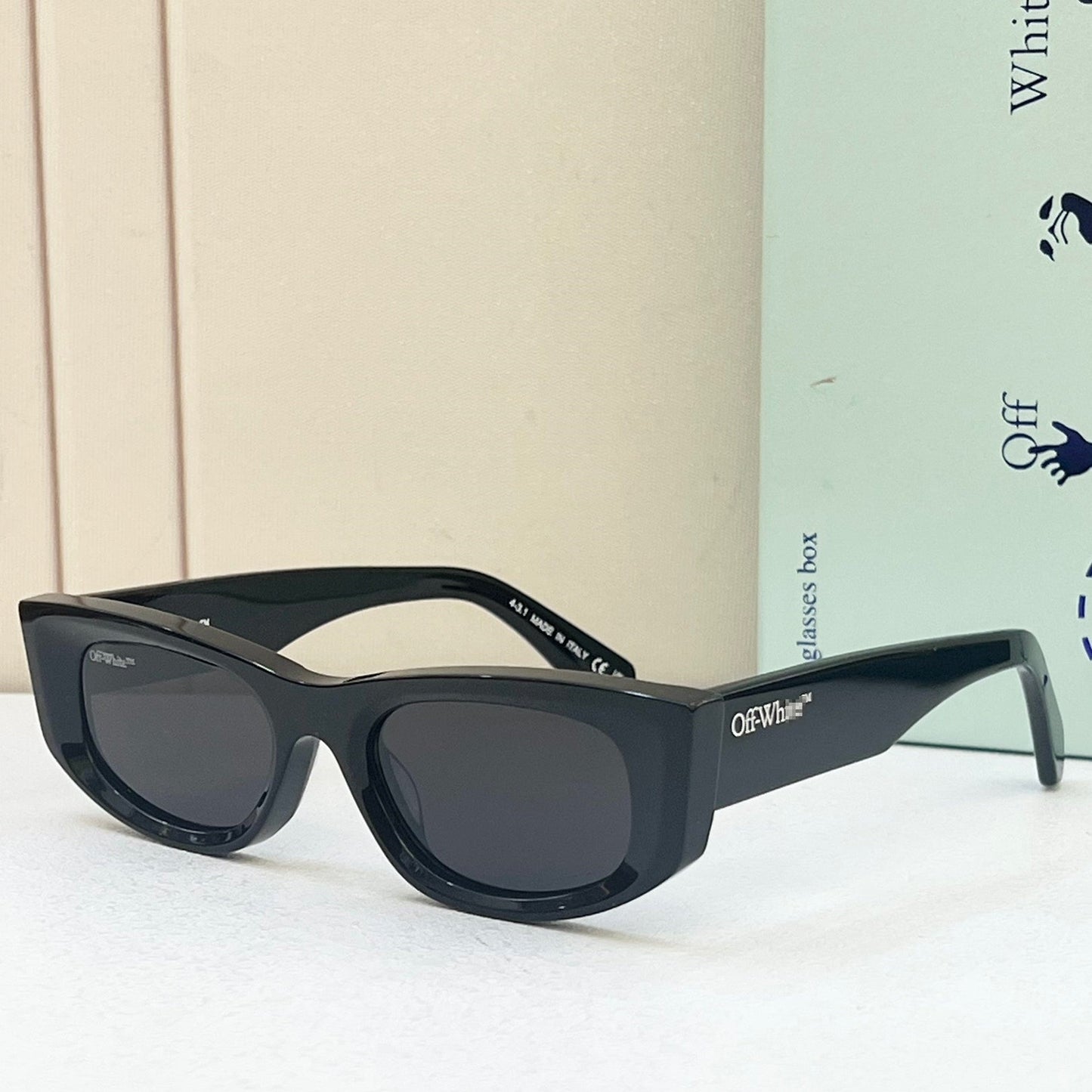 OFF Arrow logo sunglasses#090