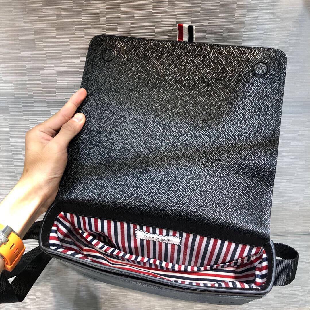 Cowhide men's messenger bag