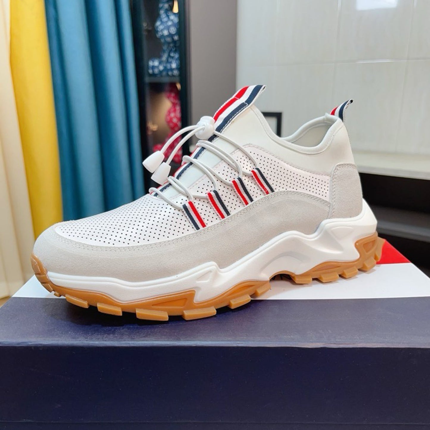 Casual sports shoes