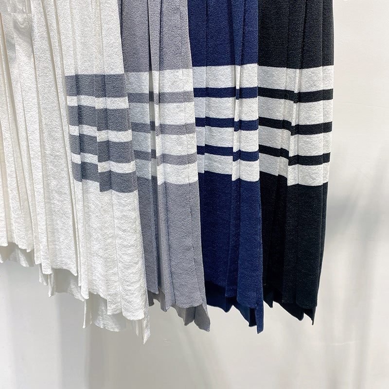 Knitted pleated skirt