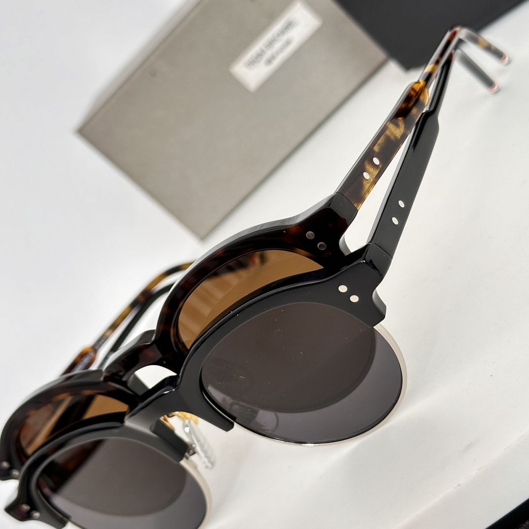 Classic style sunglasses