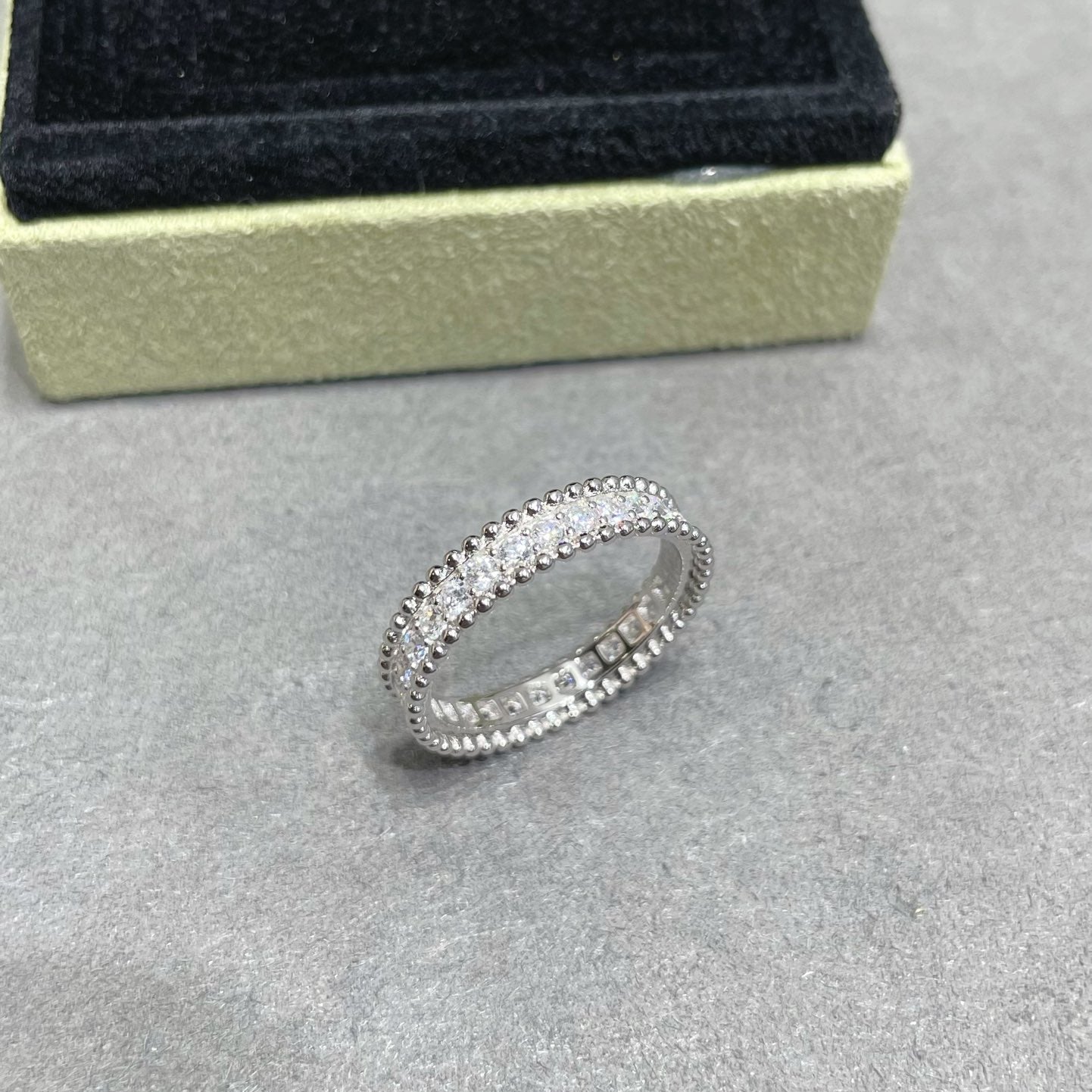 Van Cleef & Arpels Full-Diamond Ring