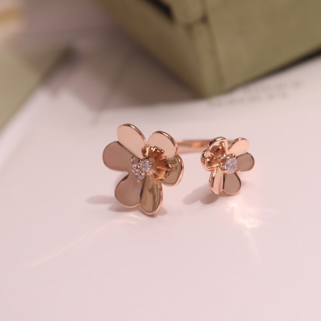 Van Cleef & Arpels Three-Flower Necklace