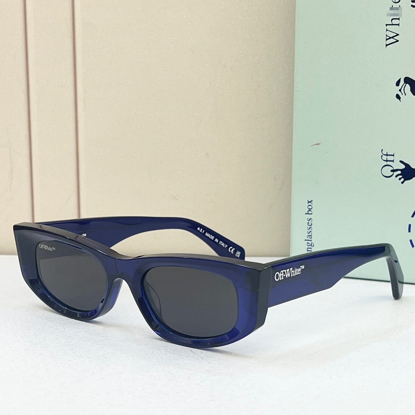 OFF Arrow logo sunglasses#090