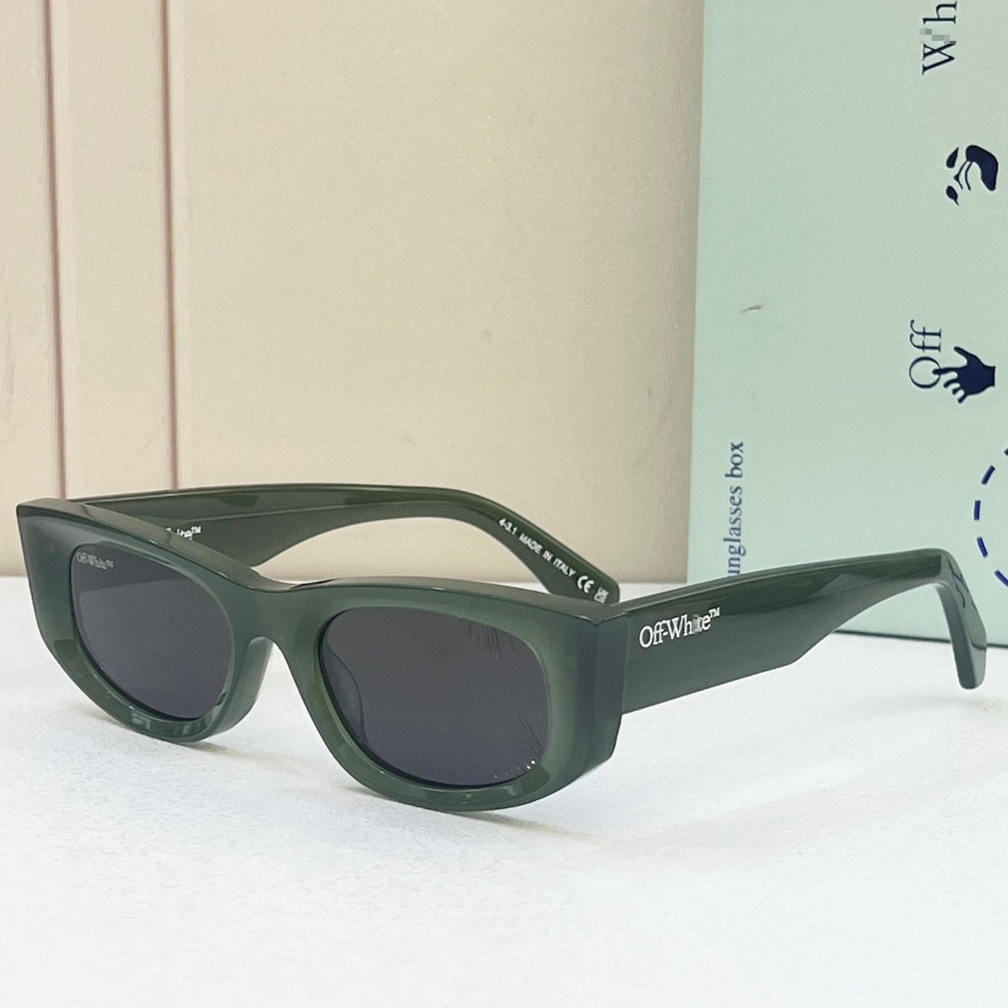OFF Arrow logo sunglasses#090