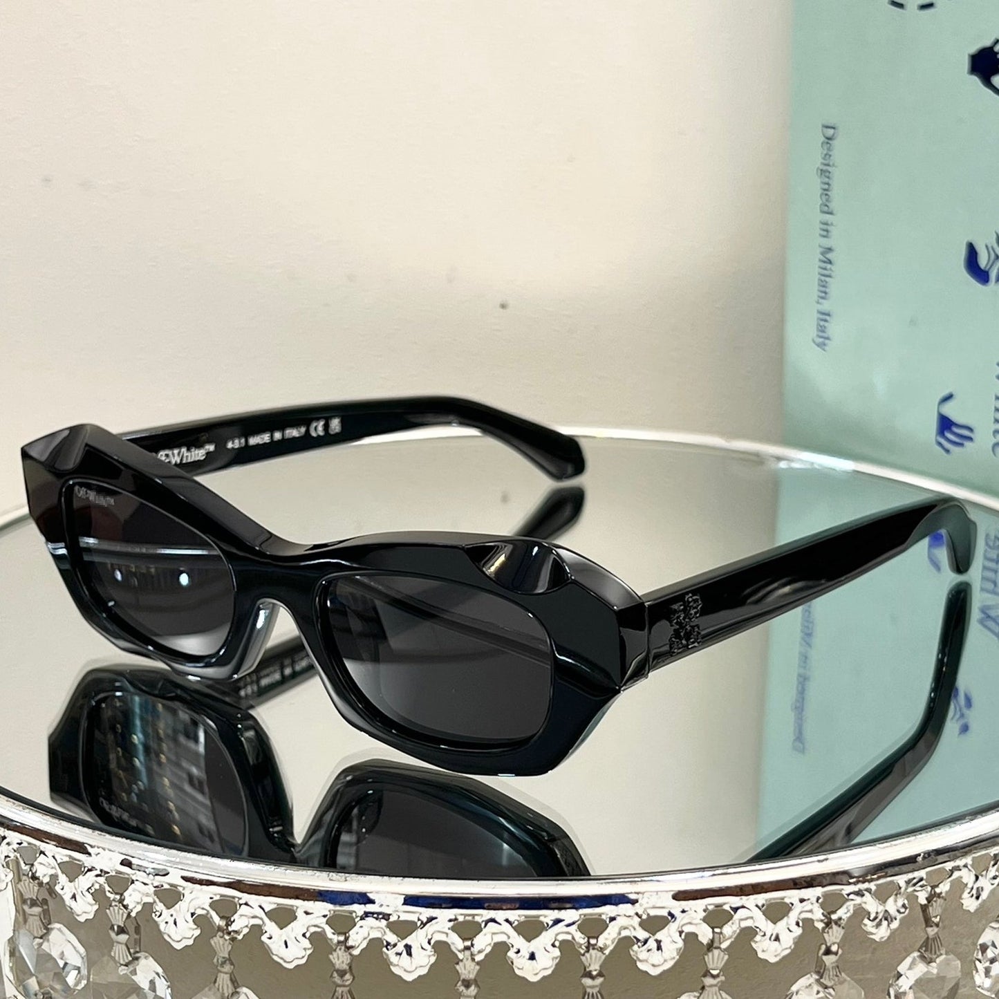OFF Arrow logo sunglasses#092