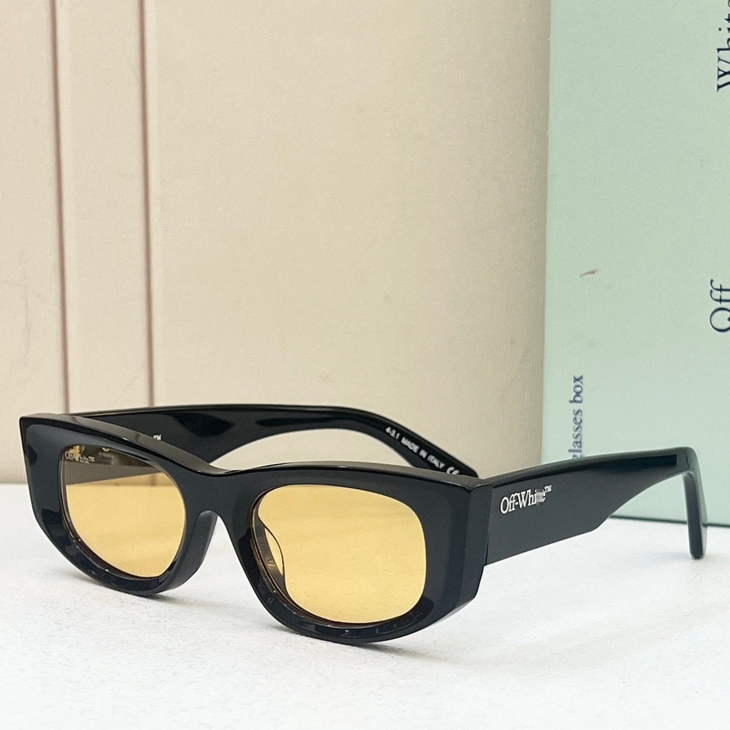 OFF Arrow logo sunglasses#090