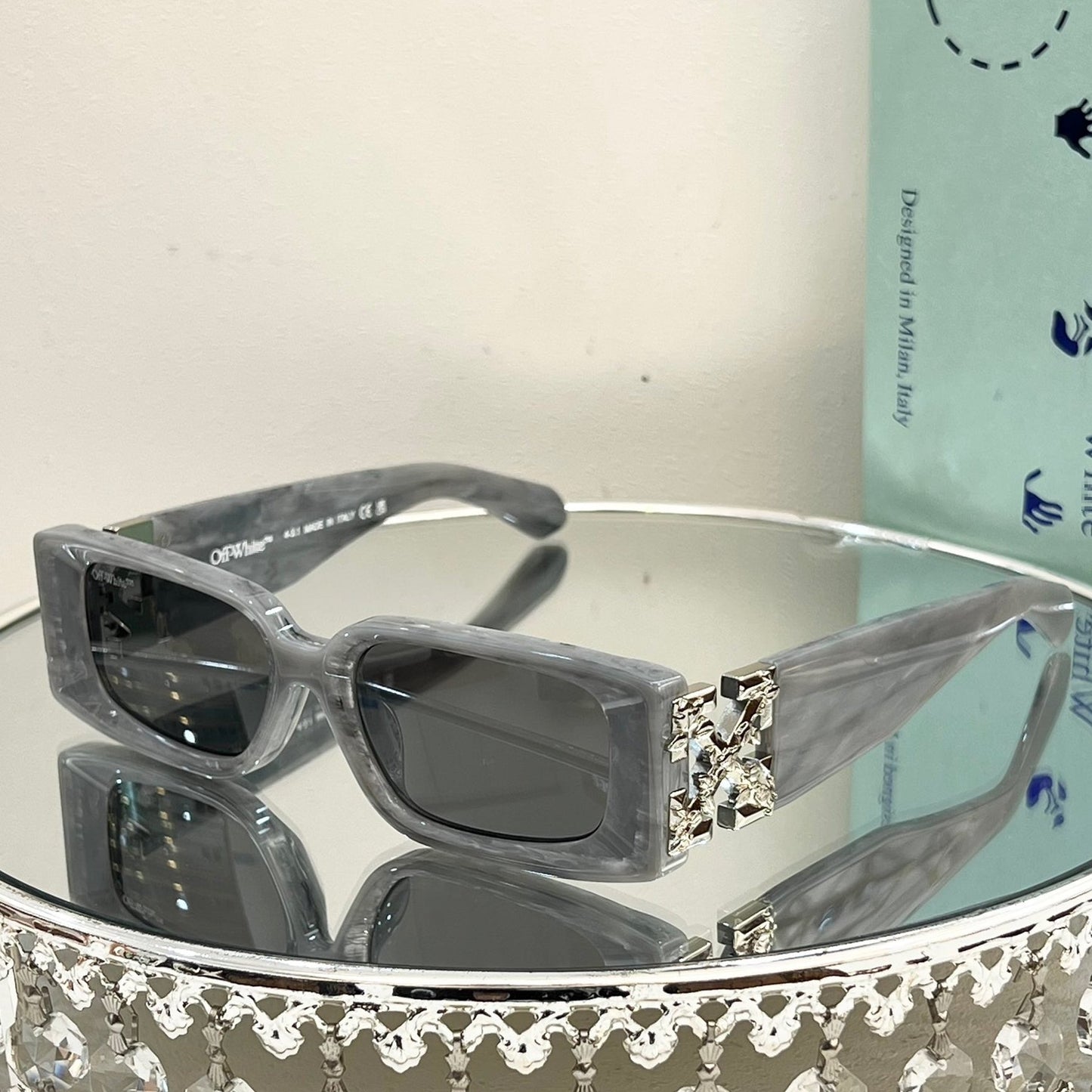 OFF Arrow logo sunglasses#098