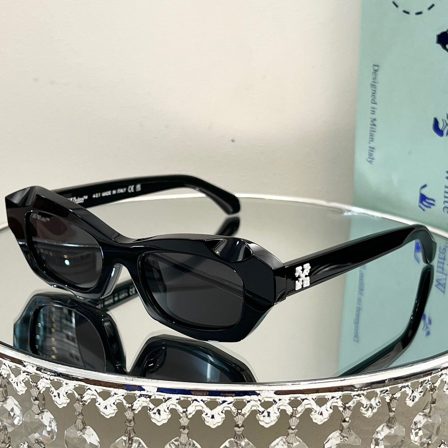 OFF Arrow logo sunglasses#092