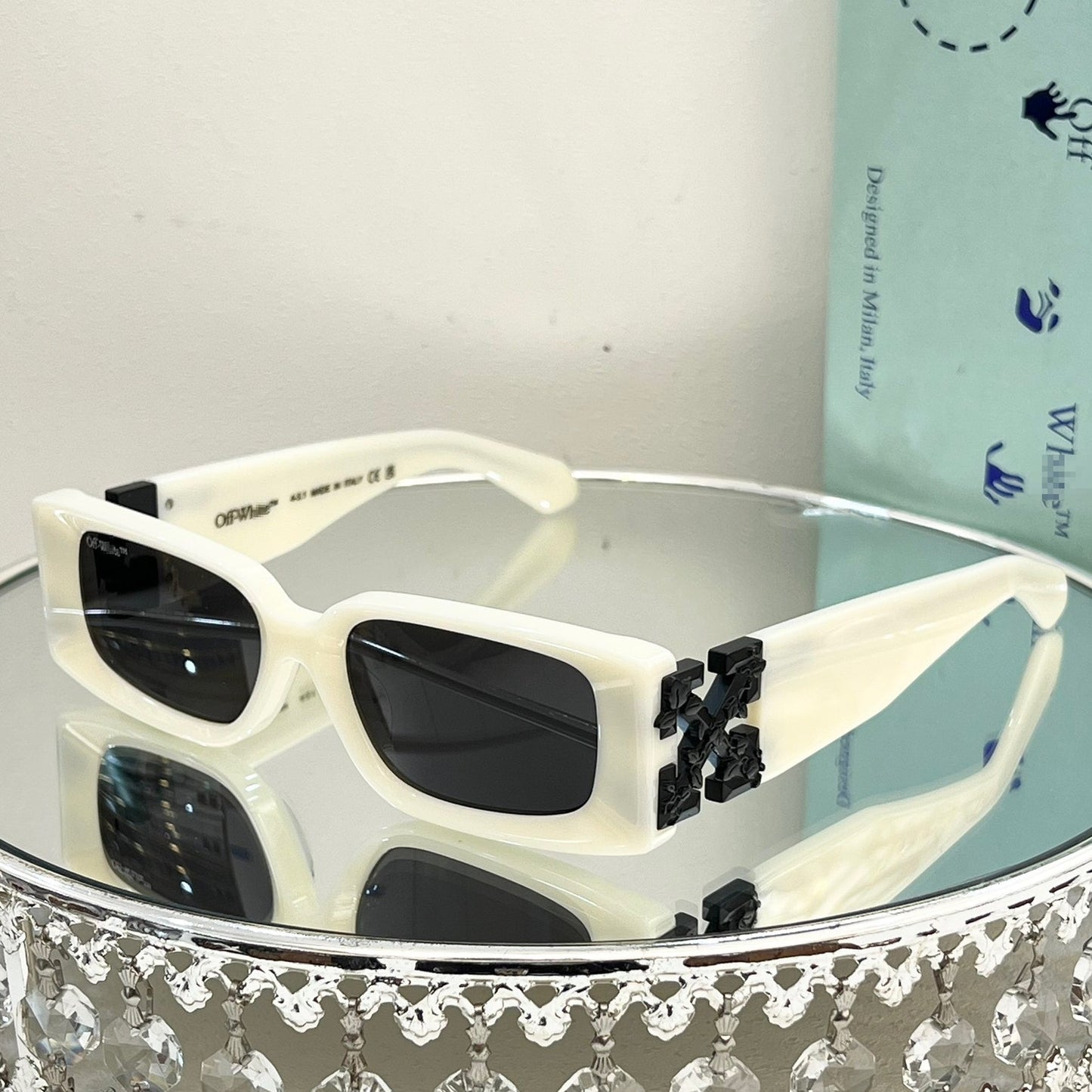 OFF Arrow logo sunglasses#098