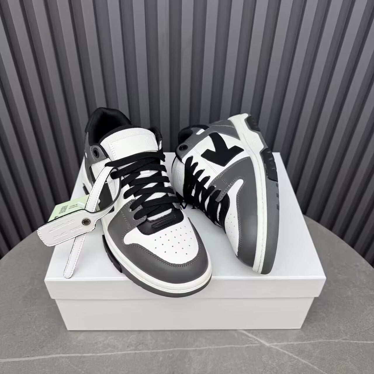 Off  New white and grey sports skate shoes