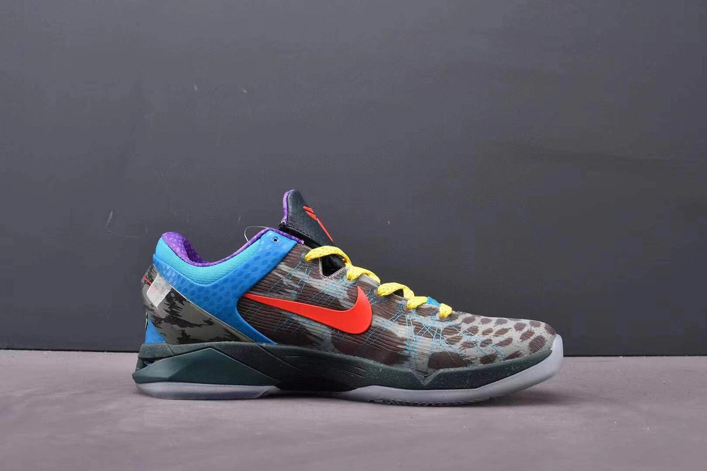 Nike Zoom Kobe 7 Low-Top Basketball Shoes