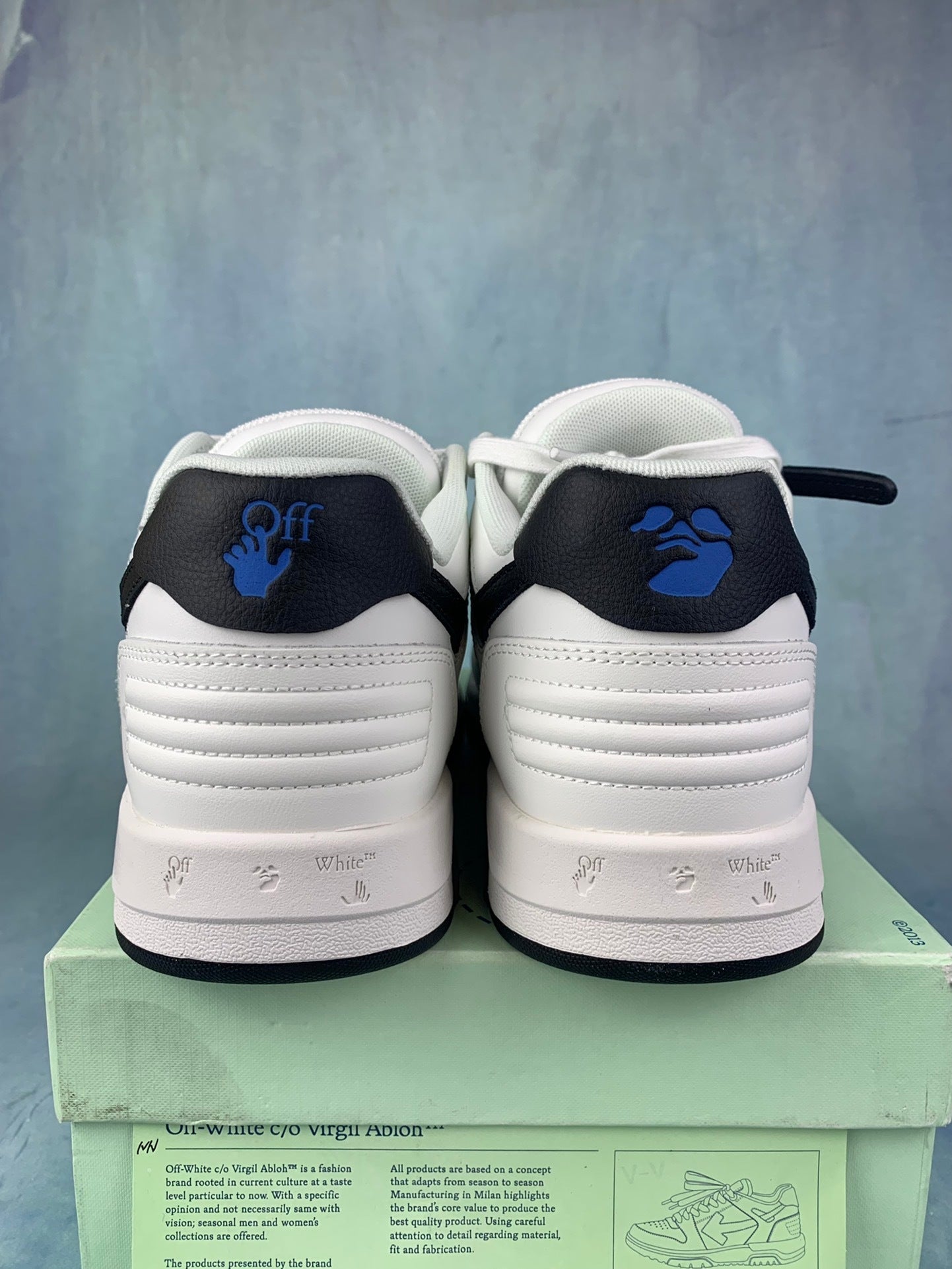 Off  Sneakers (White/Black Swoosh)）