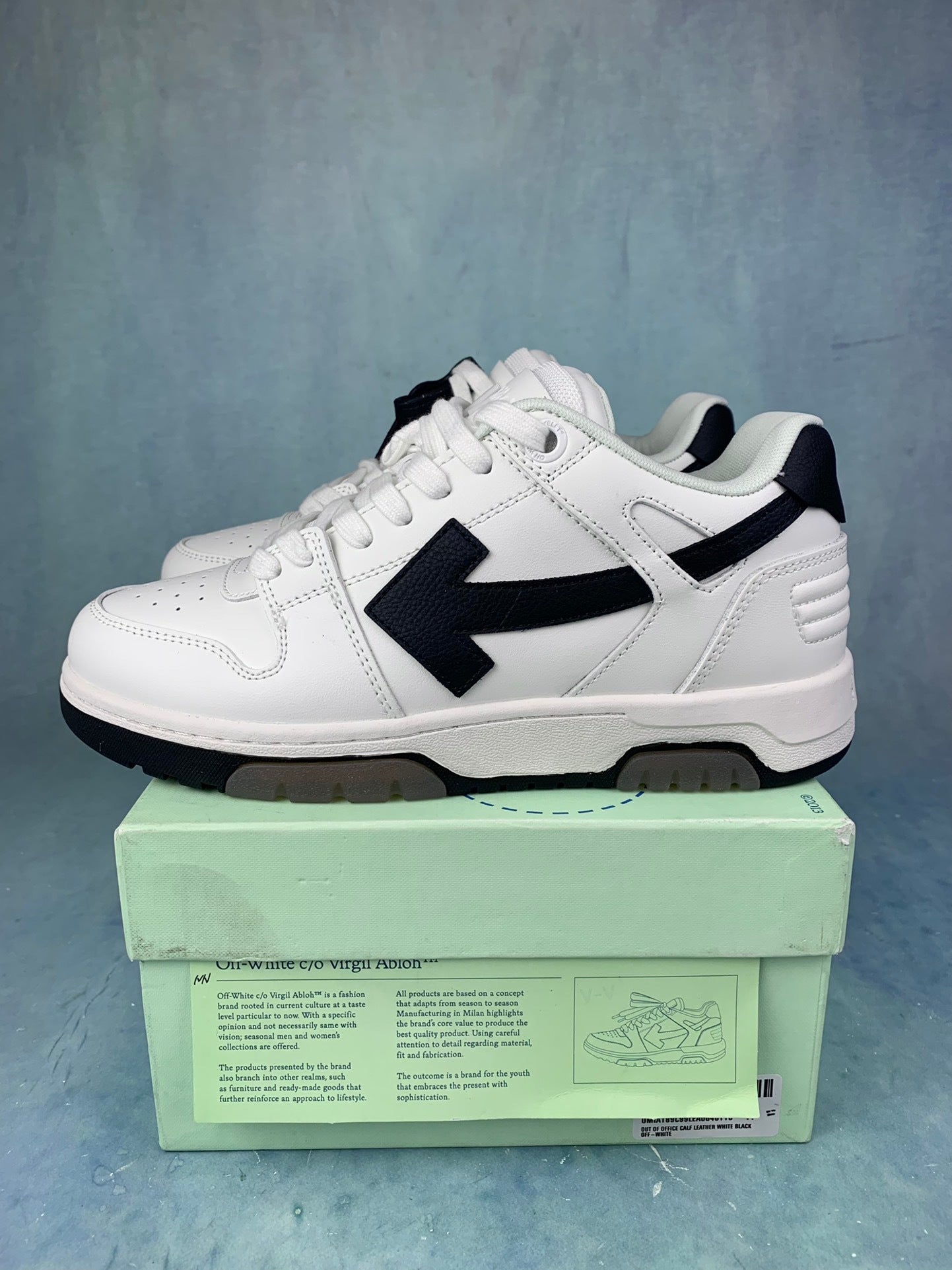 Off  Sneakers (White/Black Swoosh)）
