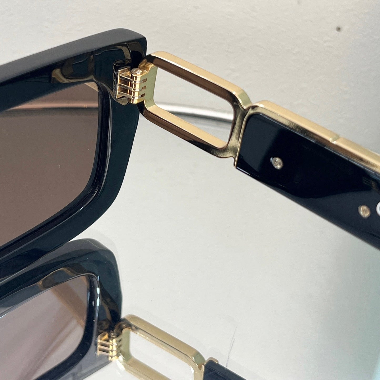 OFF  Arrow logo sunglasses#073