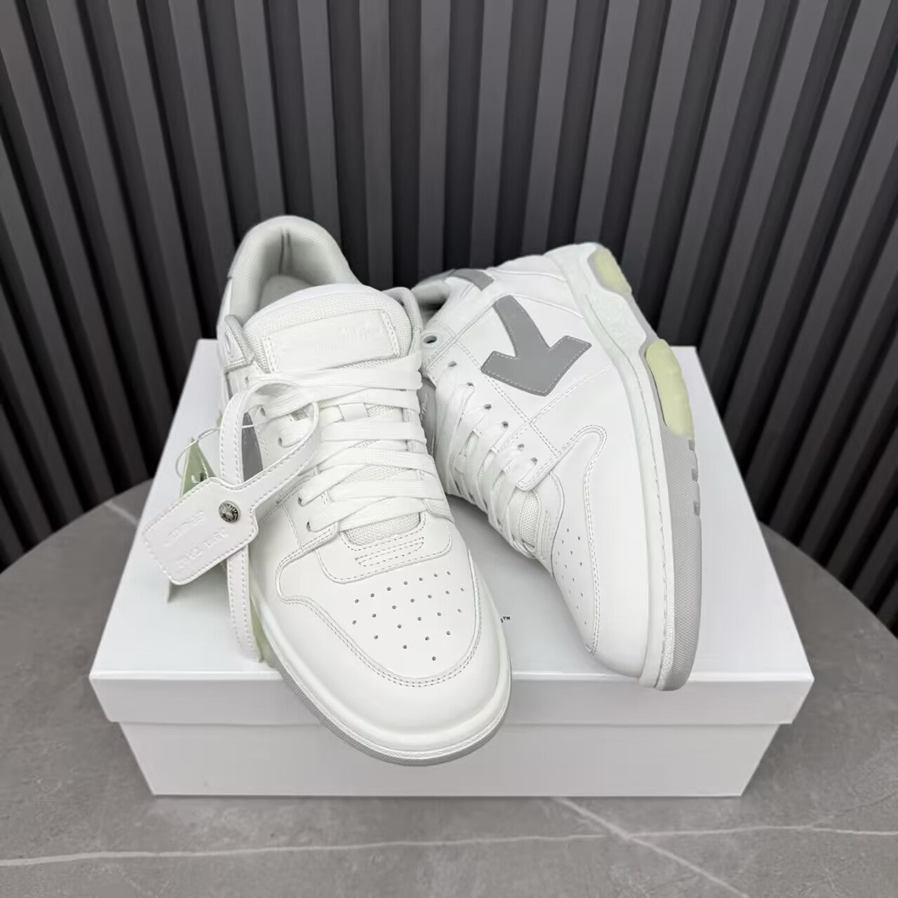 Off New white sneakers for men and women