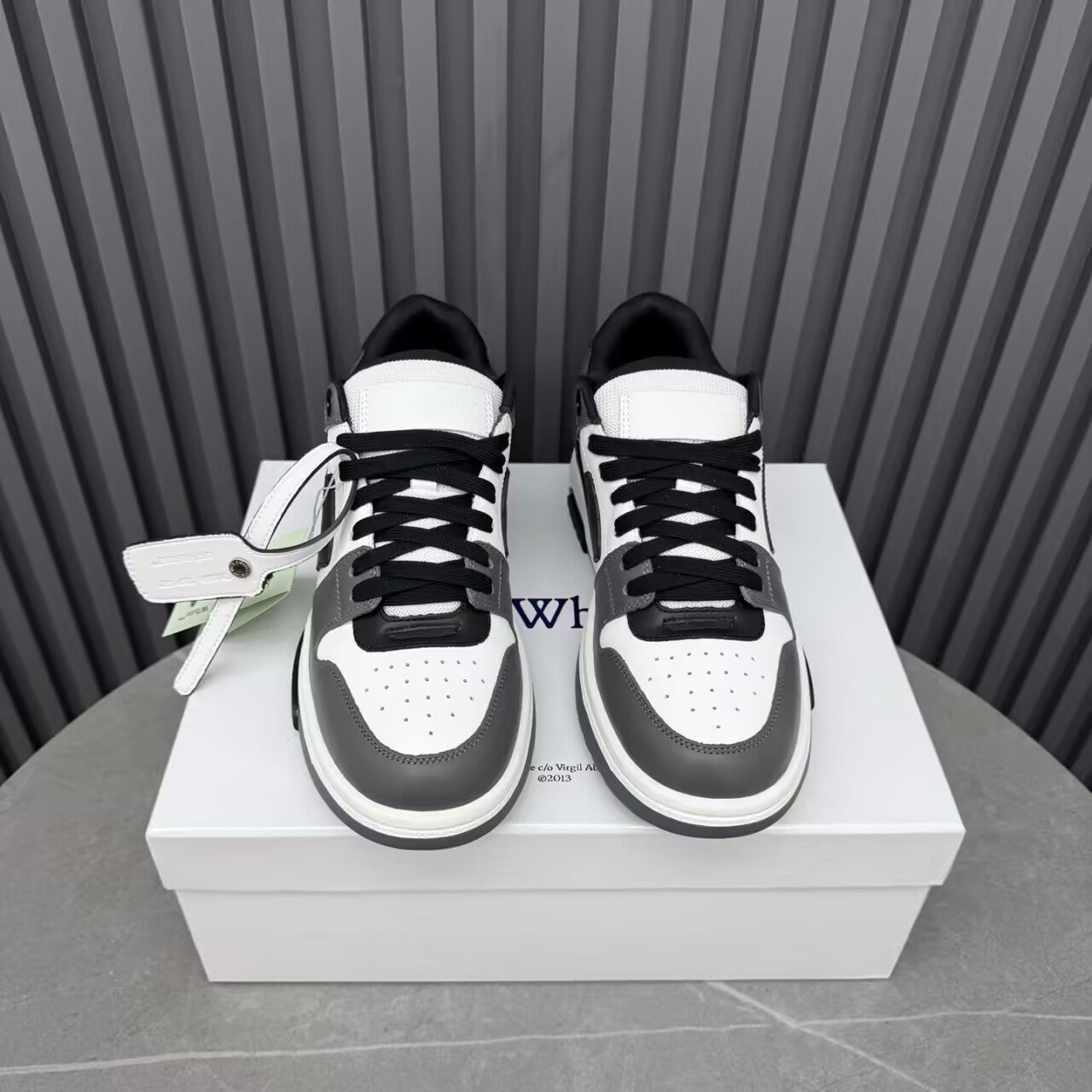 Off  New white and grey sports skate shoes