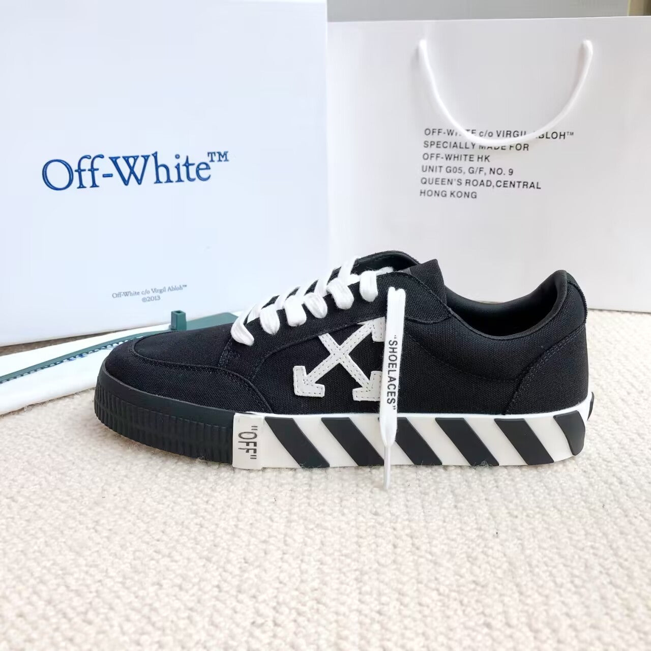 Off  Classic canvas casual shoes