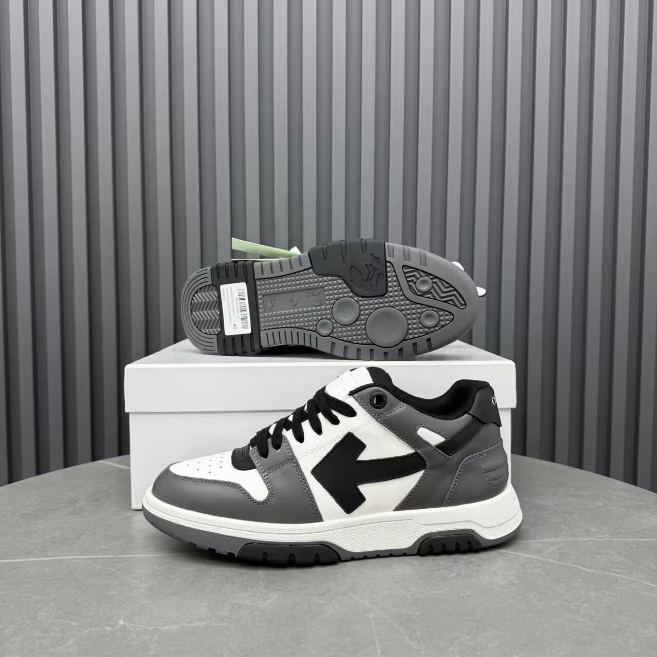 Off  New white and grey sports skate shoes