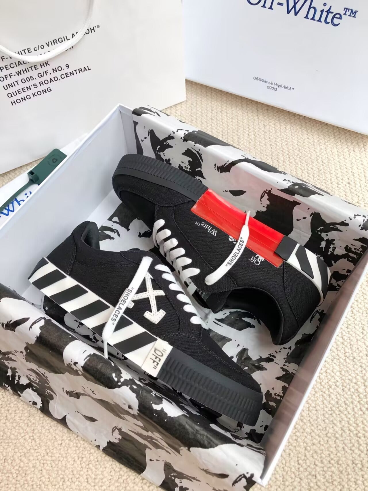 Off  Classic canvas casual shoes