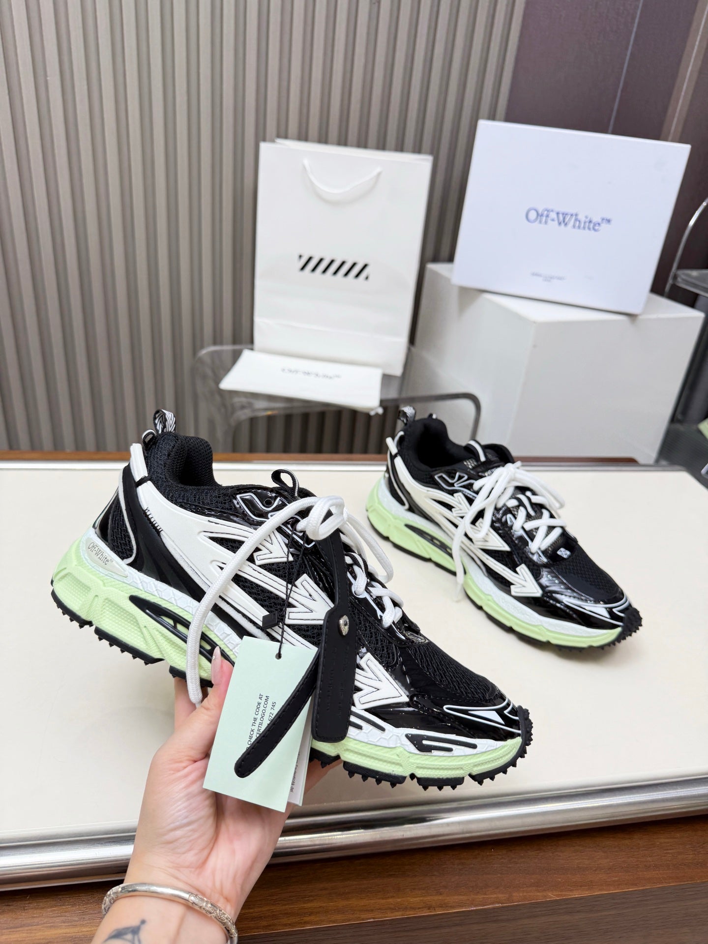 Off  New Men's and Women's Hiking Shoes