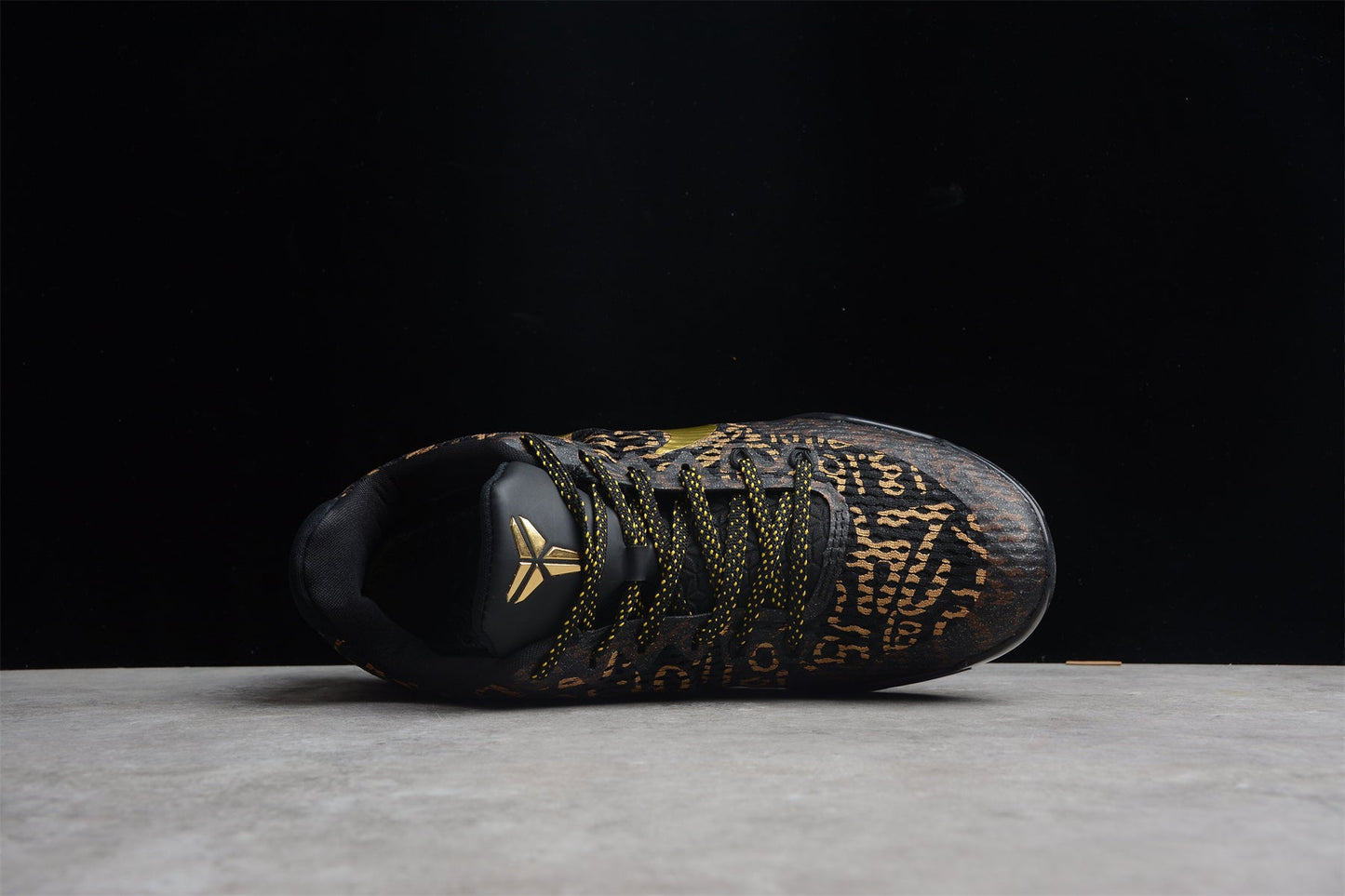 Nike Zoom Kobe 11 Low-Top Basketball Shoes