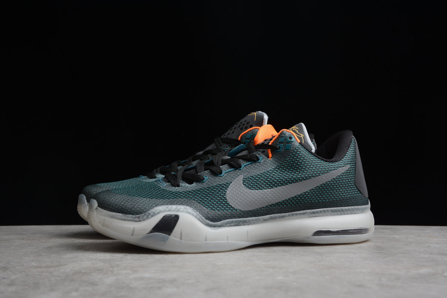 Nike Zoom Kobe 10 Low-Top Basketball Shoes