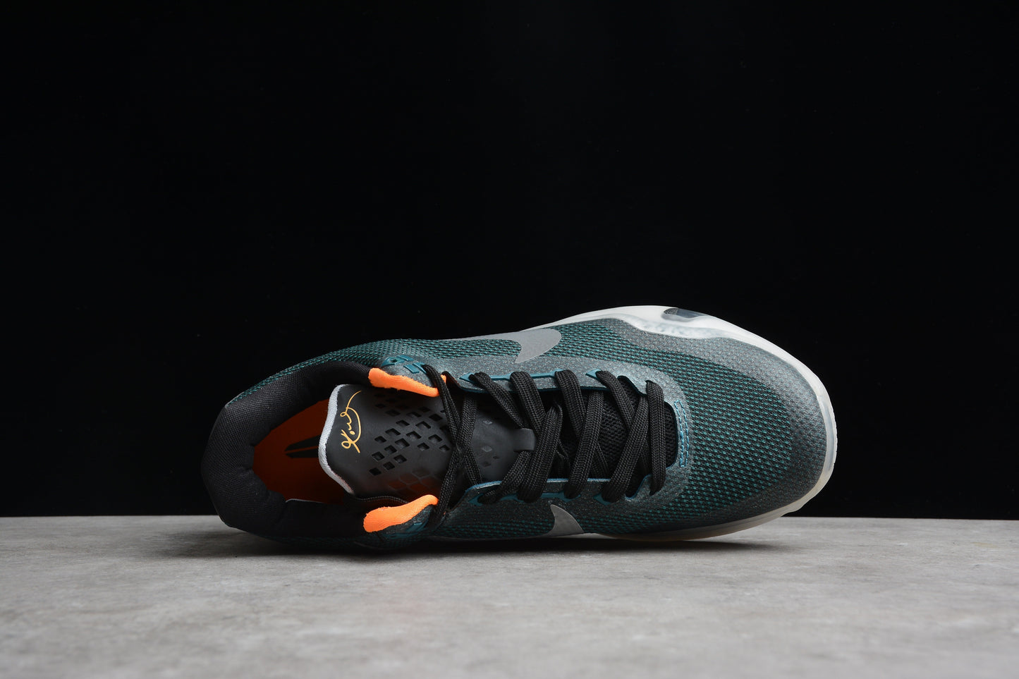 Nike Zoom Kobe 10 Low-Top Basketball Shoes