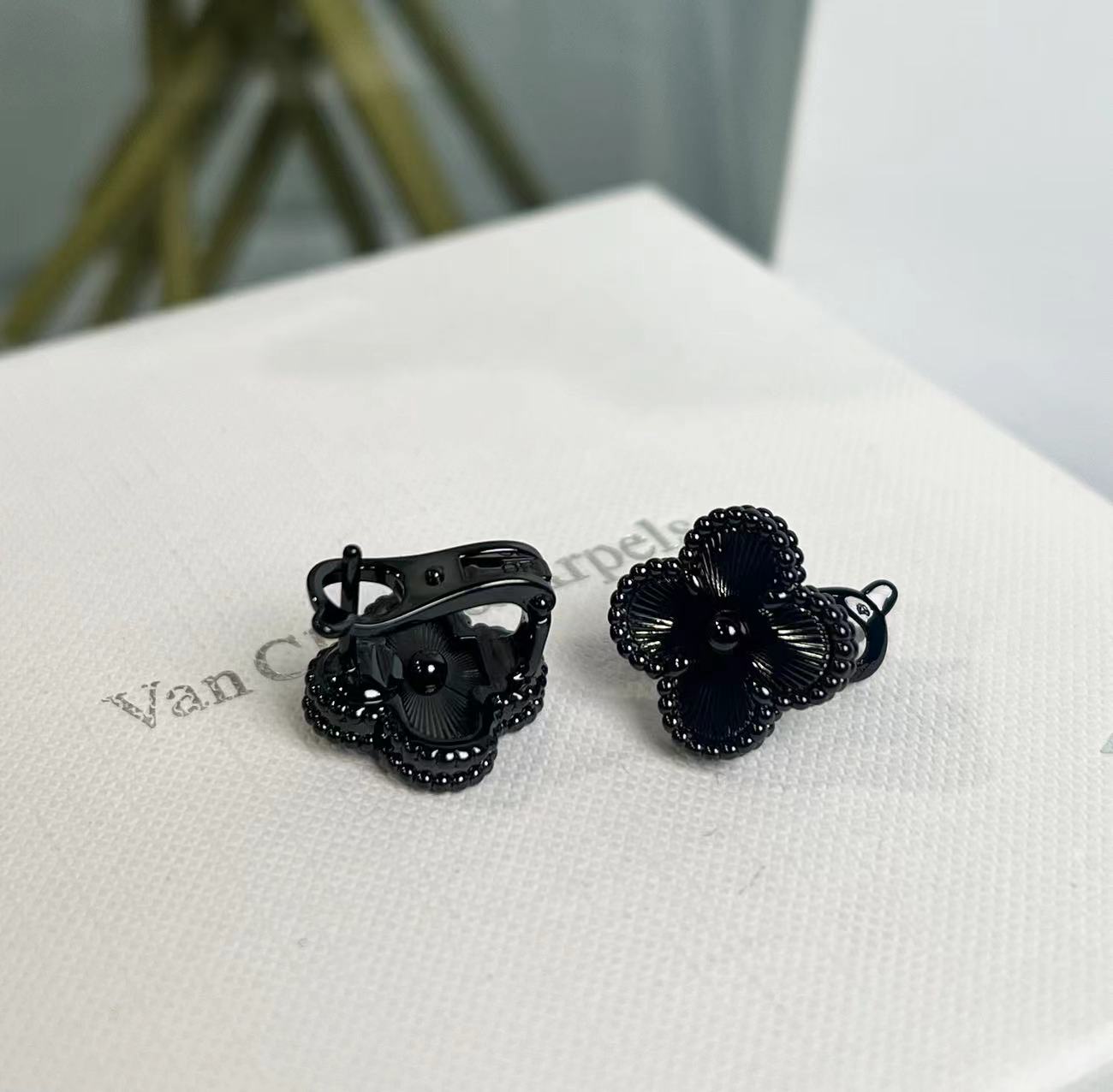 Van Cleef & Arpels Clover Earrings