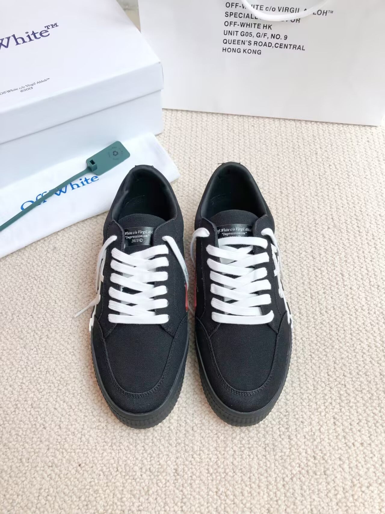 Off  Classic canvas casual shoes