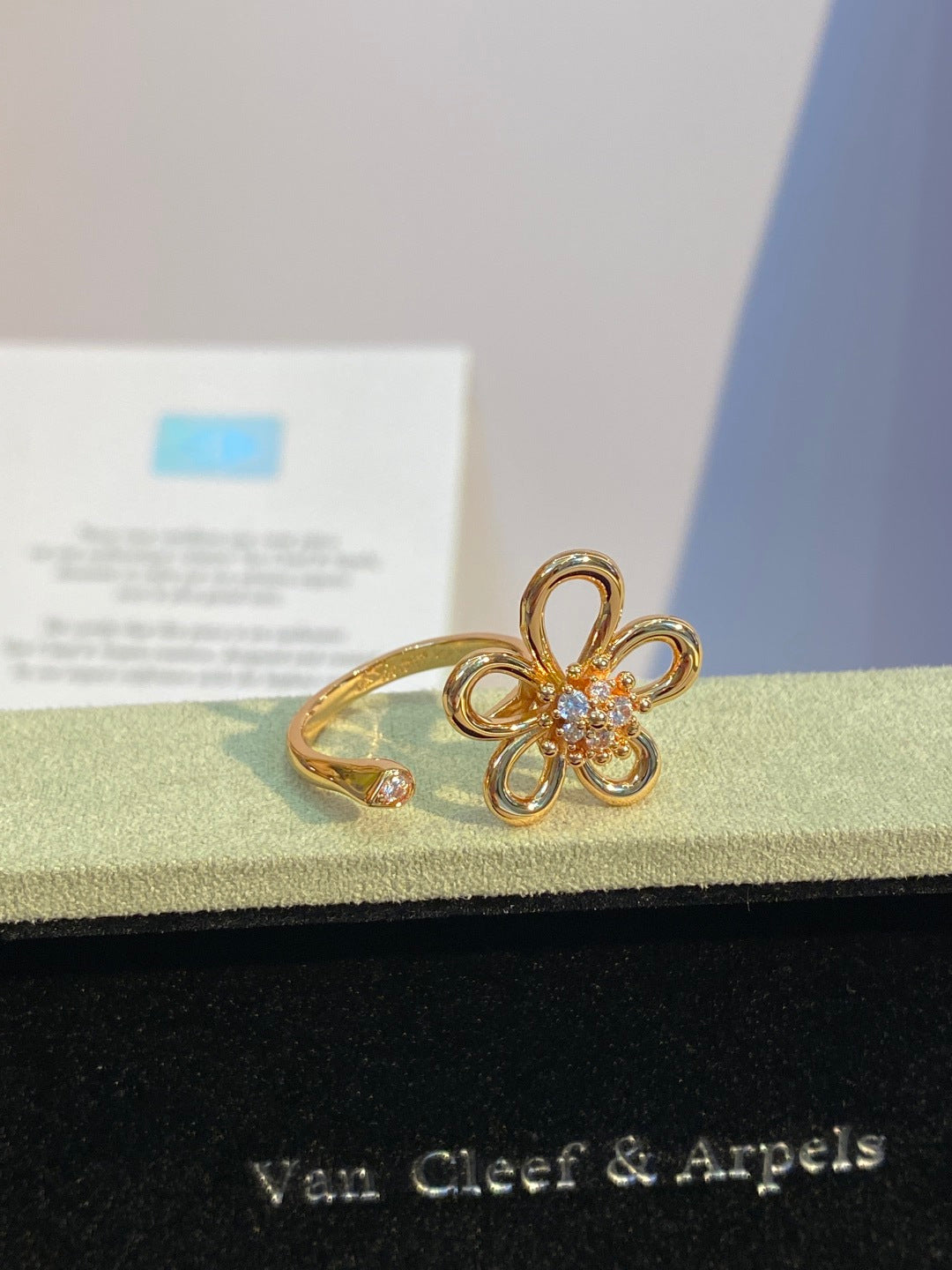 Van Cleef & Arpels Large Flower Diamond-Set Ring