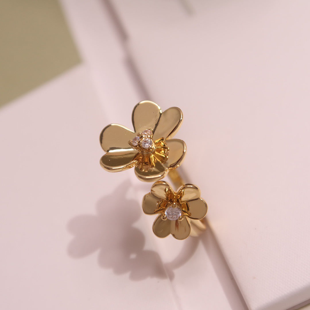Van Cleef & Arpels Three-Flower Necklace