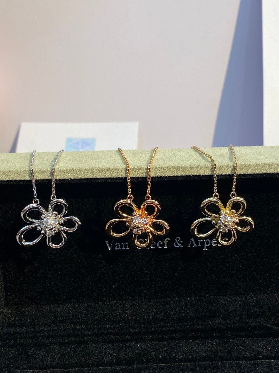 Van Cleef & Arpels Large Flower Diamond-Set Necklace