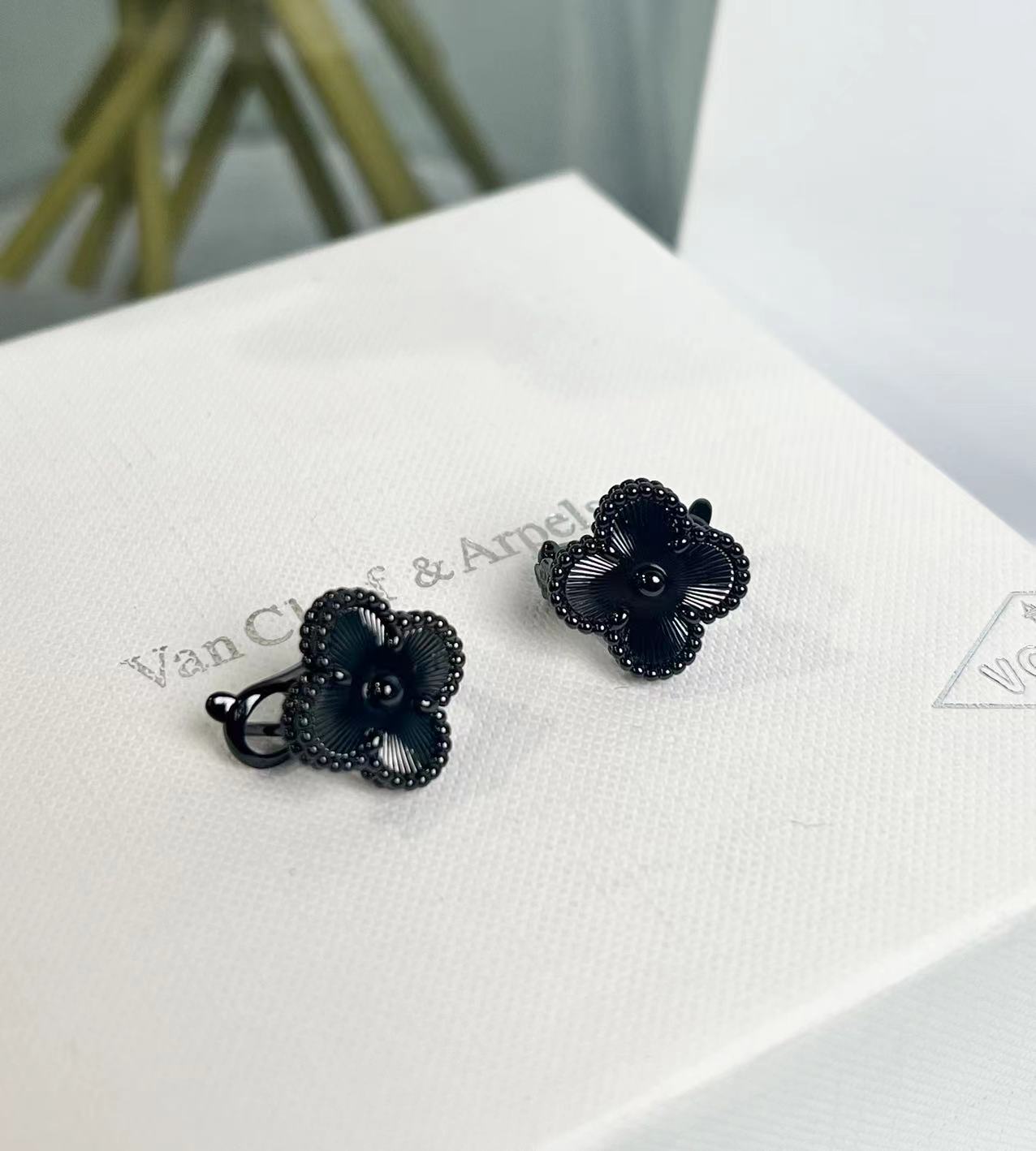 Van Cleef & Arpels Clover Earrings