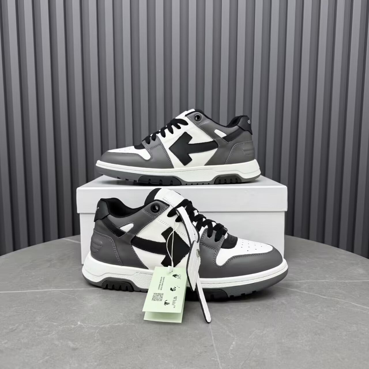 Off  New white and grey sports skate shoes