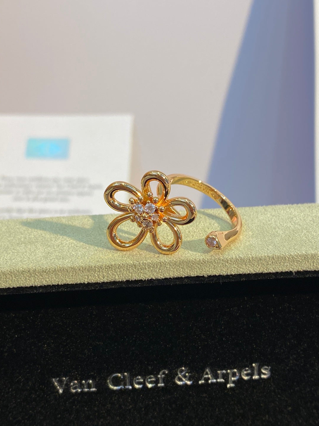 Van Cleef & Arpels Large Flower Diamond-Set Ring