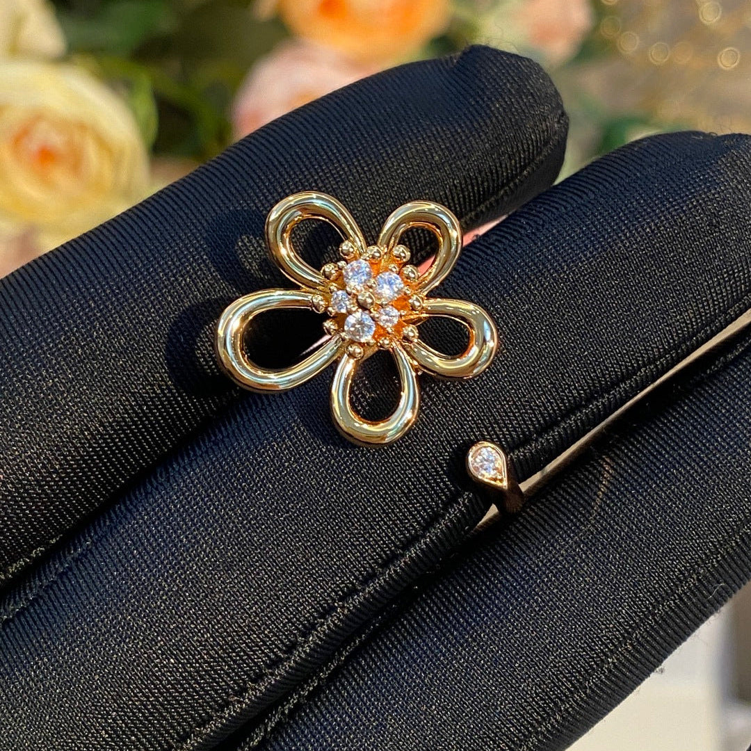 Van Cleef & Arpels Large Flower Diamond-Set Ring