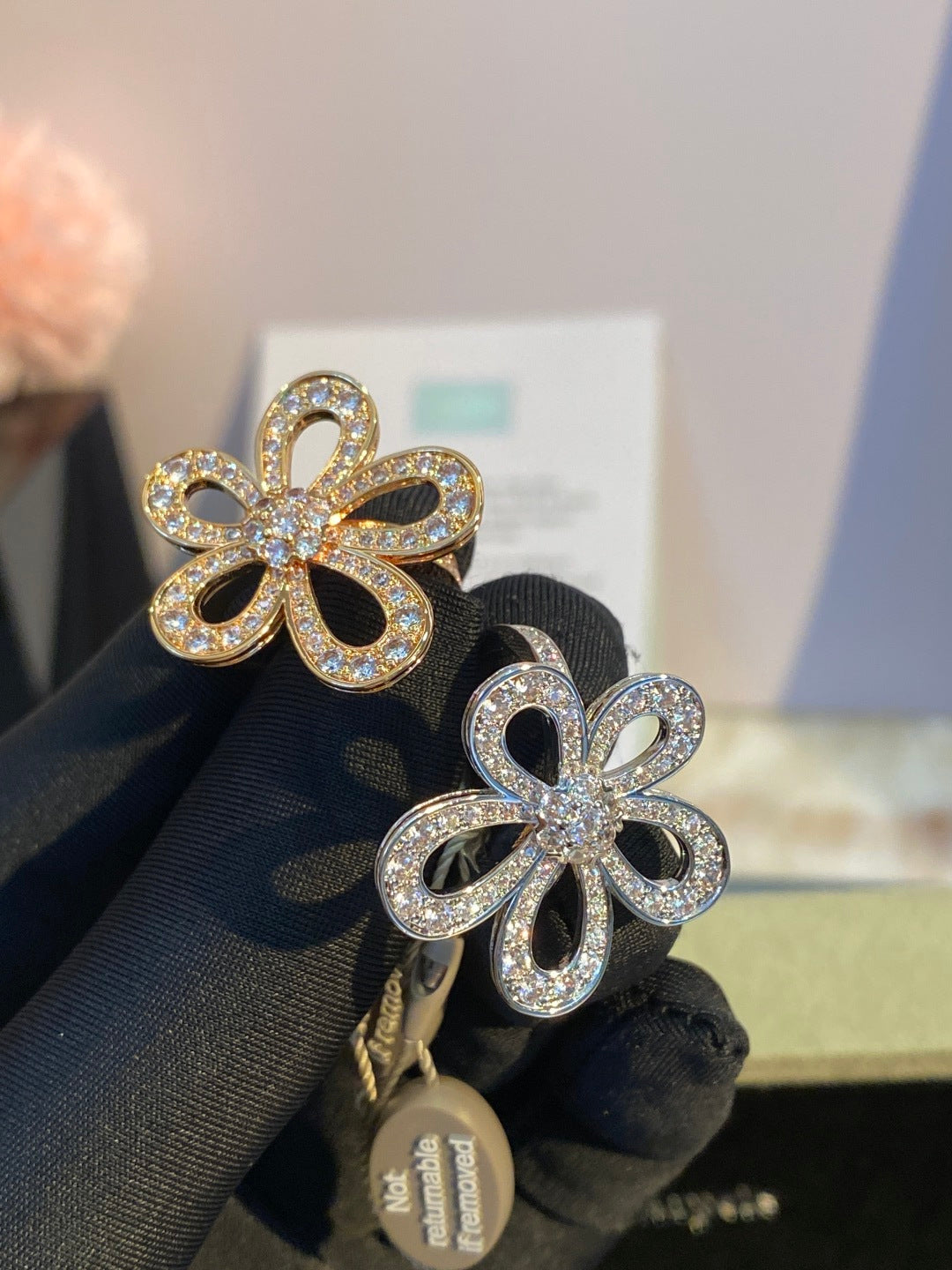 Van Cleef & Arpels Large Flower Full-Diamond Ring