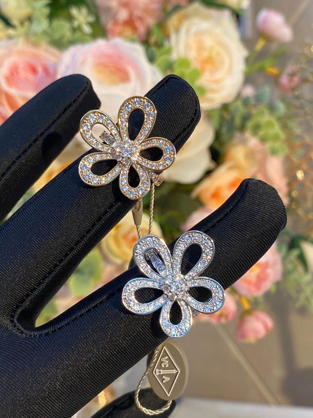 Van Cleef & Arpels Large Flower Full-Diamond Ring