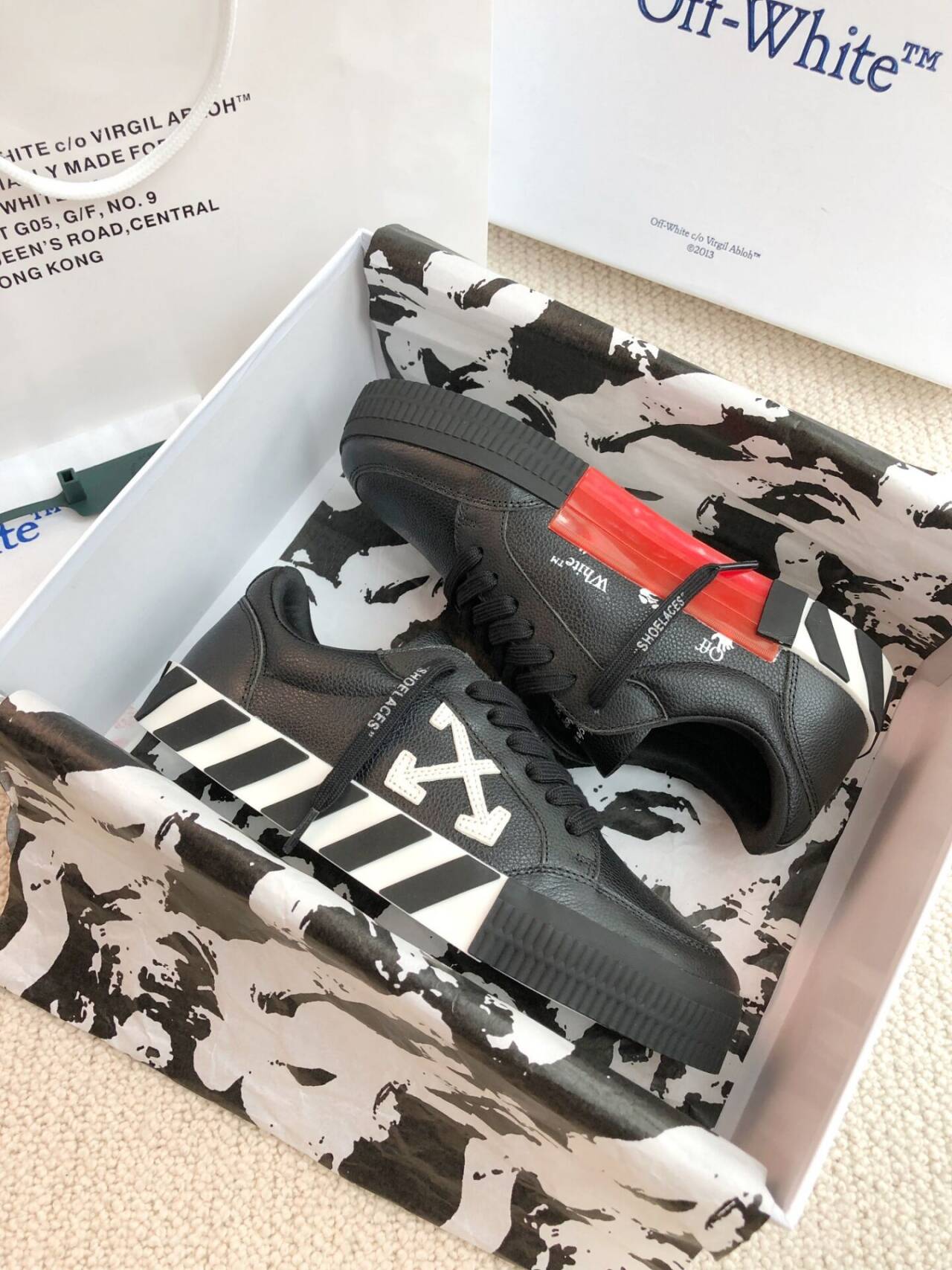 Off  Classic Leather Casual Shoes