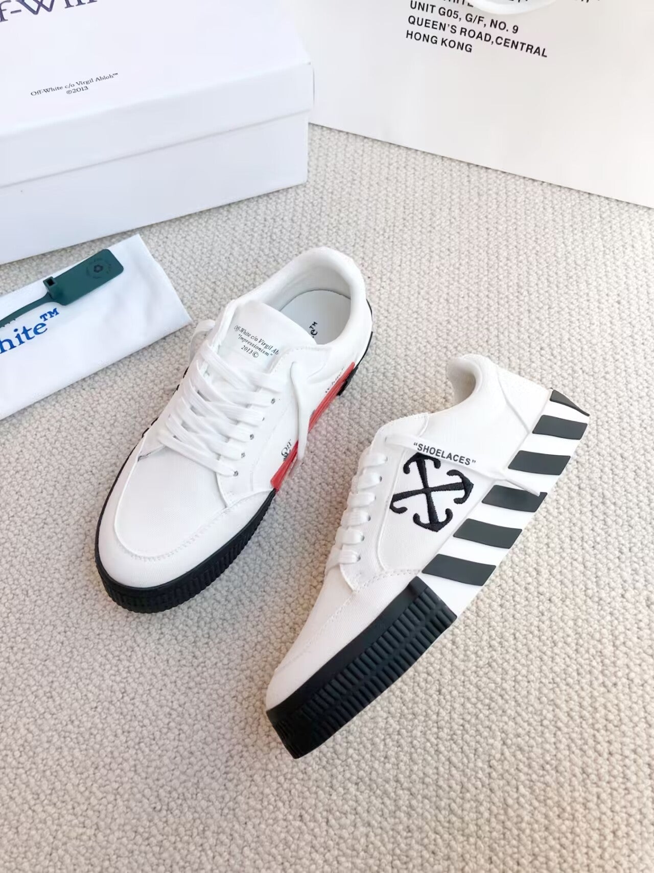 Off  Classic canvas casual shoes