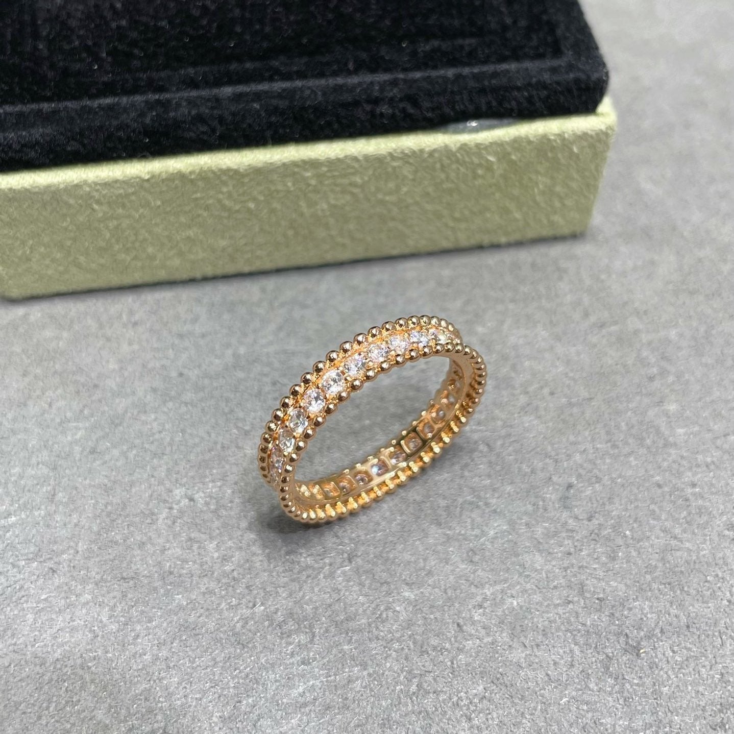 Van Cleef & Arpels Full-Diamond Ring