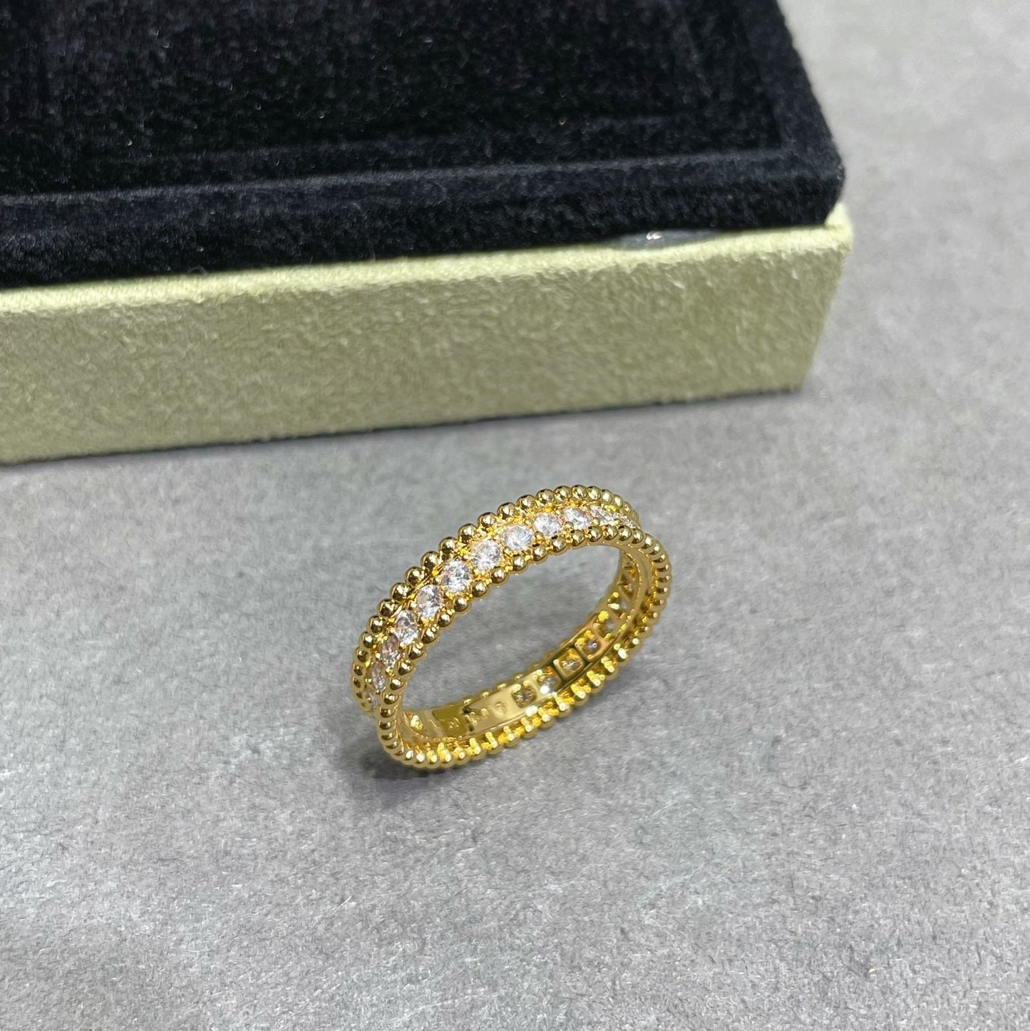 Van Cleef & Arpels Full-Diamond Ring