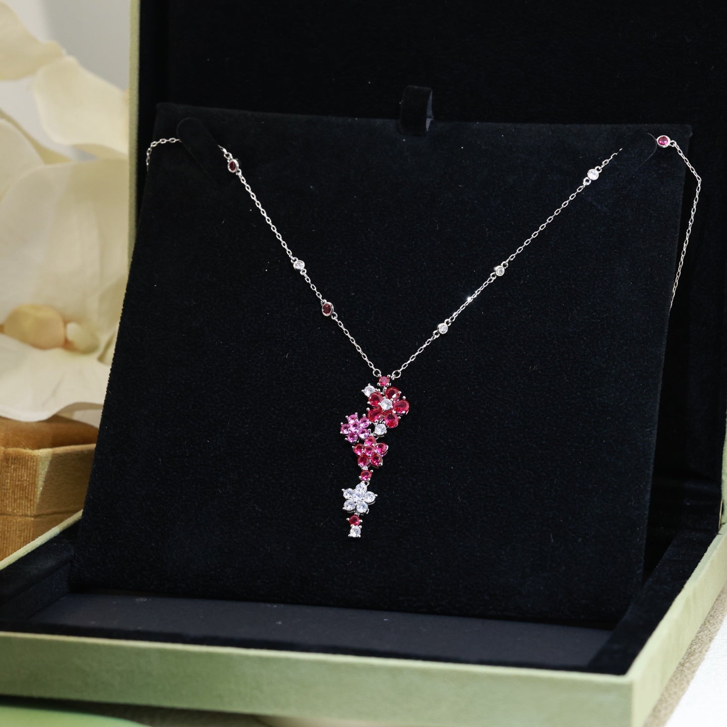 Van Cleef & Arpels Pavé Diamond Flower Necklace