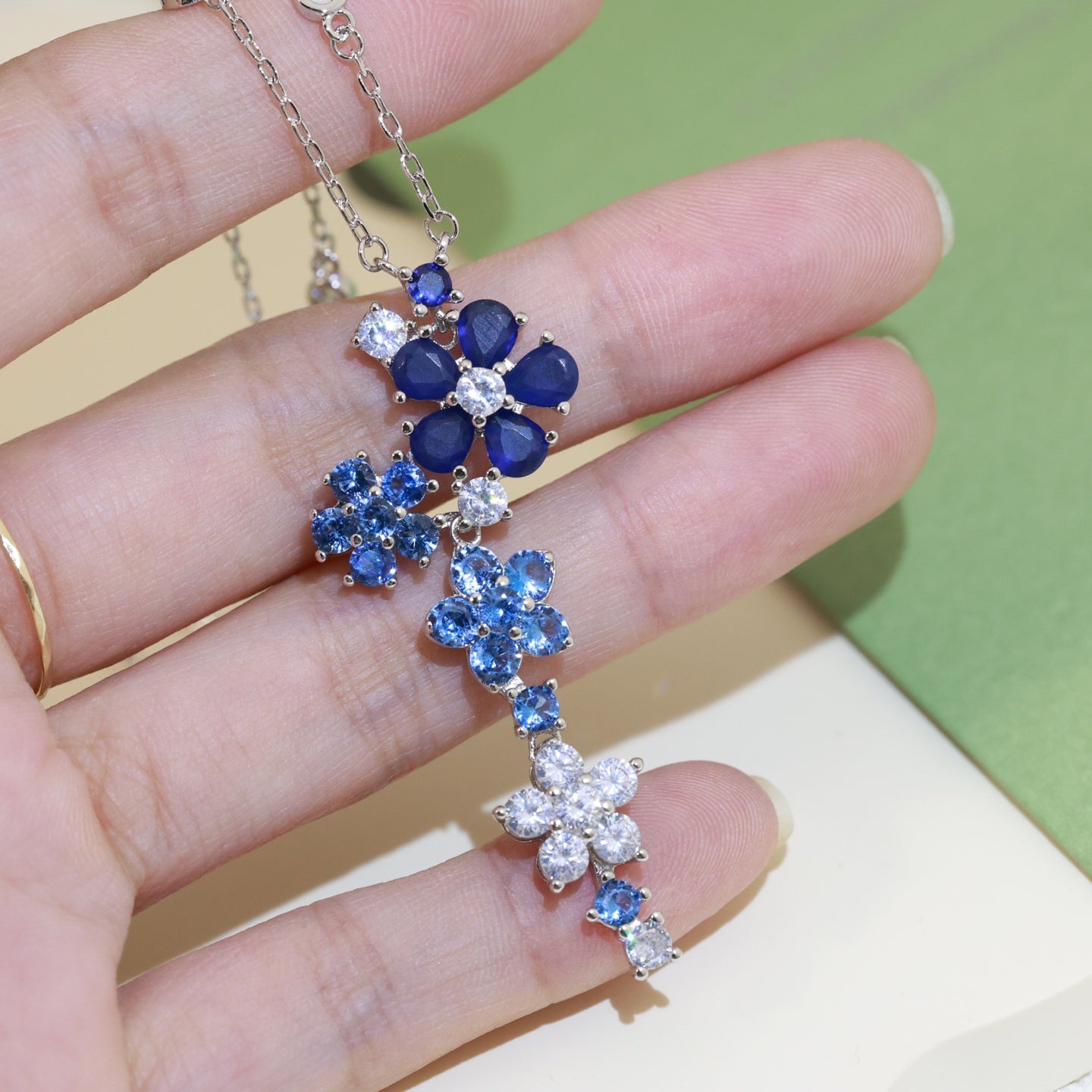 Van Cleef & Arpels Pavé Diamond Flower Necklace