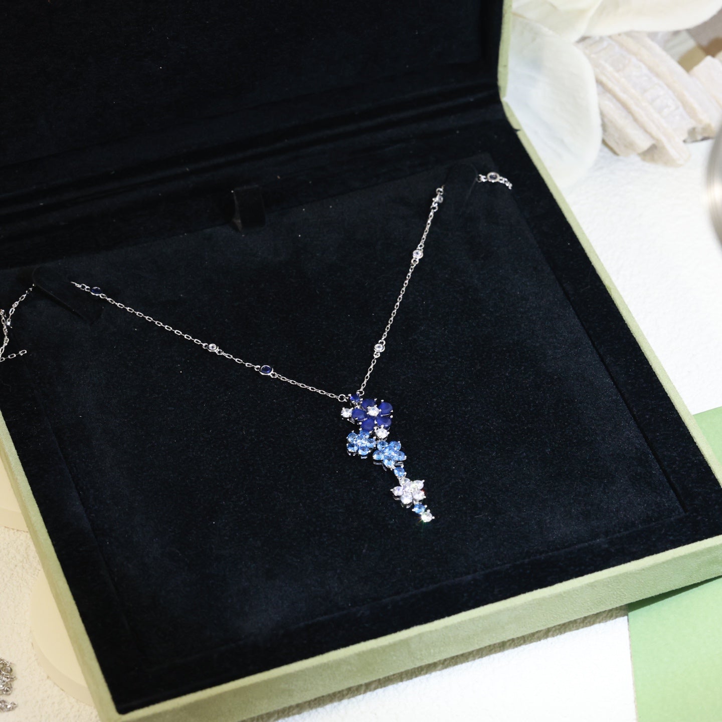 Van Cleef & Arpels Pavé Diamond Flower Necklace